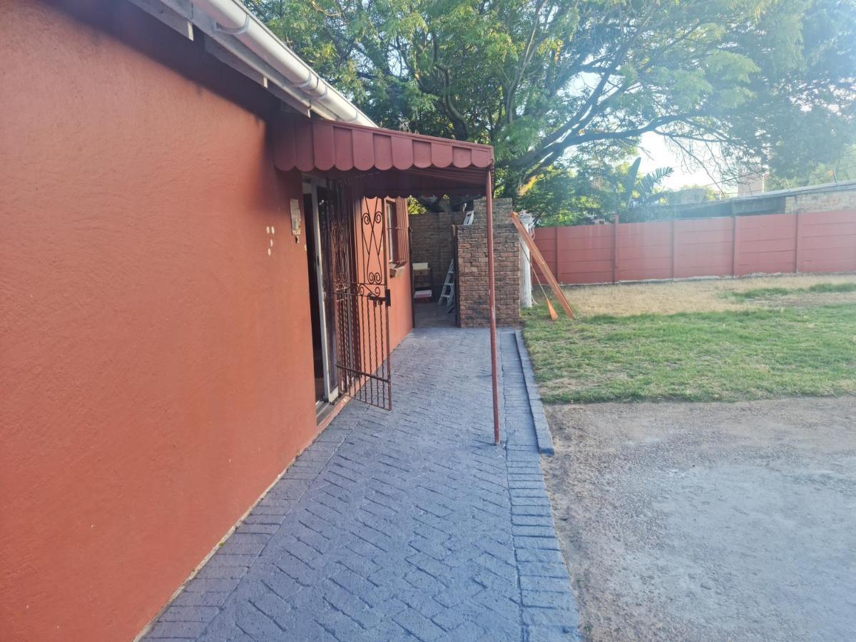 Hasate 13 Louwville Street Belliville South Africa Villa *