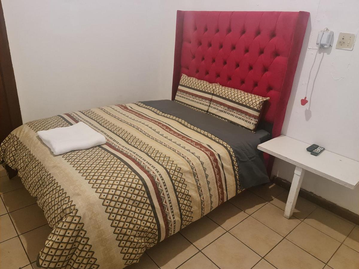 Villa Hasate 13 Louwville Street Belliville South Africa *