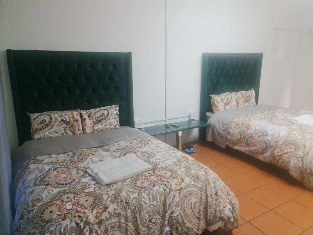 Villa Hasate 13 Louwville Street Belliville South Africa *
