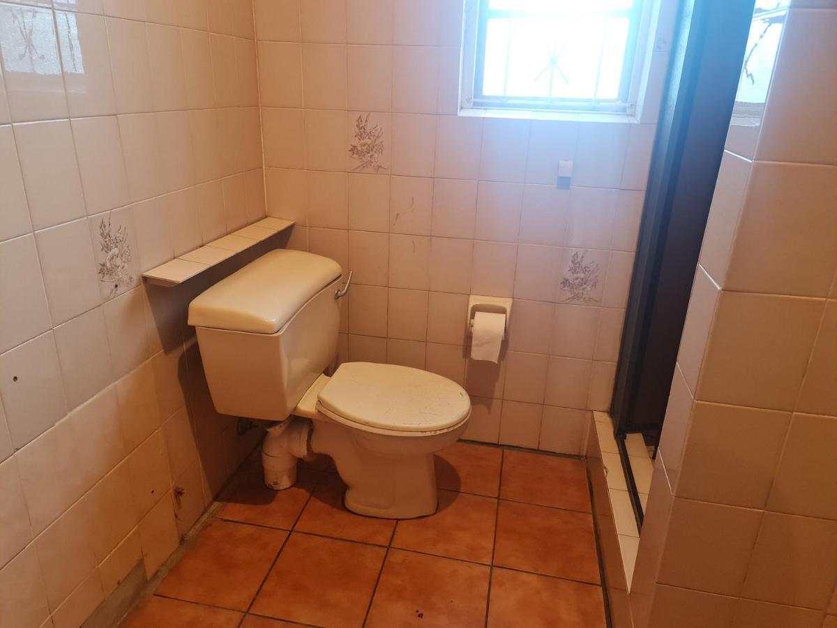Villa Hasate 13 Louwville Street Belliville South Africa *