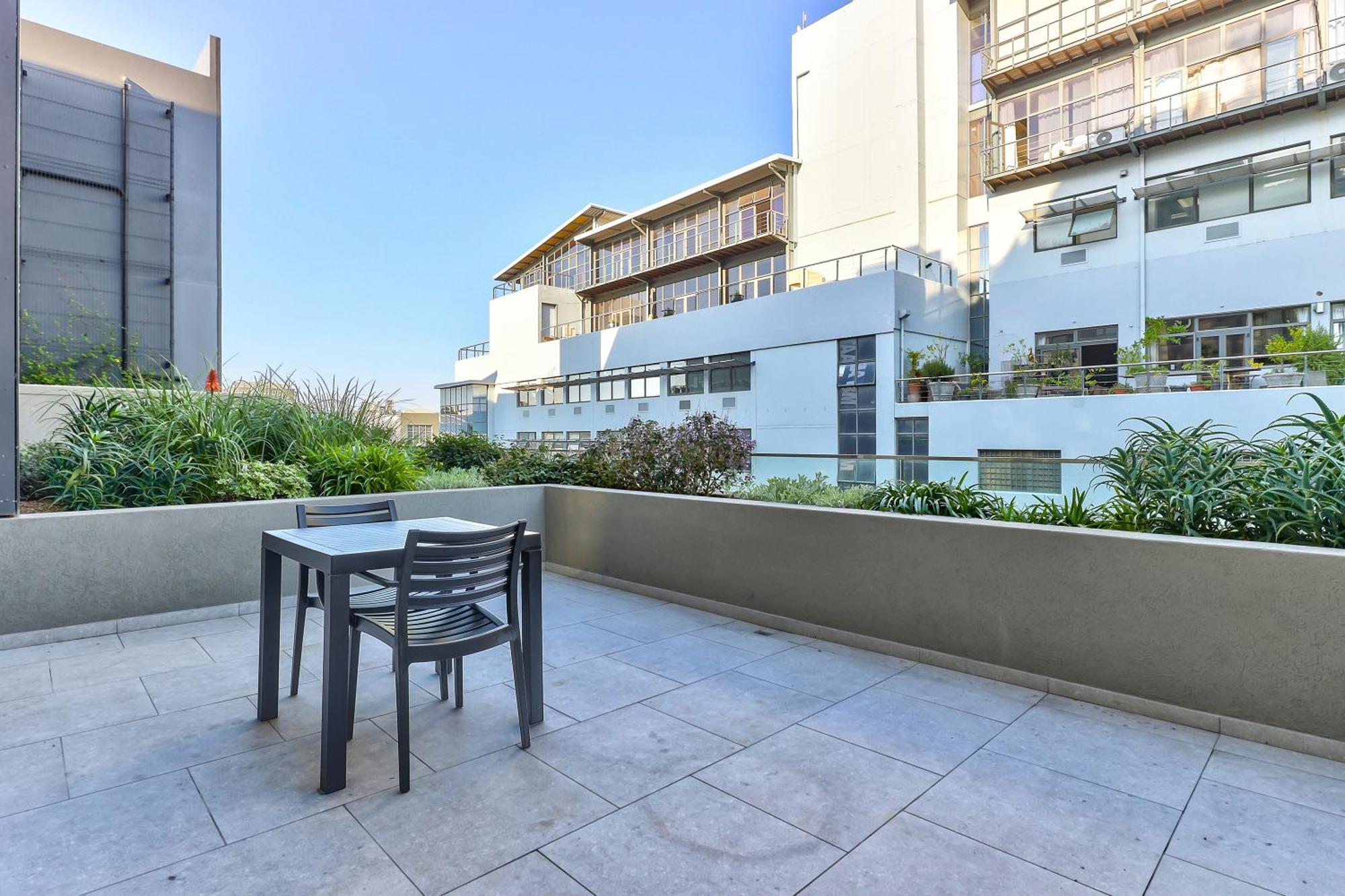 One Bedroom With Balcony And Views Cape Town