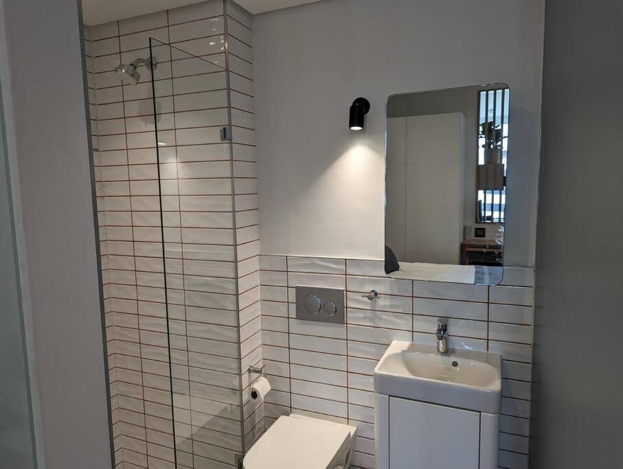 Apartment Trendy At The Barracks On Bree Cape Town