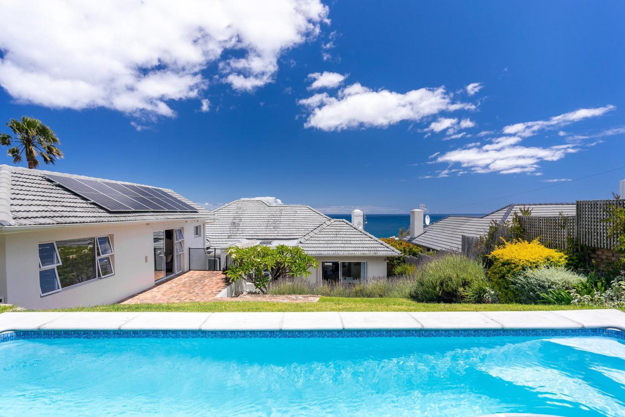 Villa Camps Bay Deluxe - Luxury With Pool, Ocean & Mountain Views