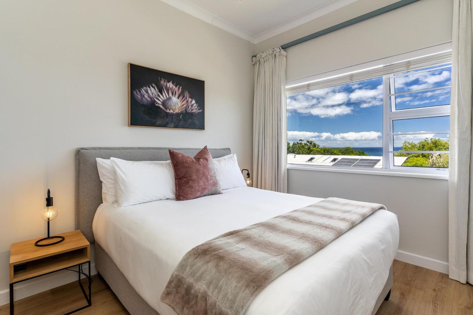 Camps Bay Deluxe - Luxury With Pool, Ocean & Mountain Views Cape Town