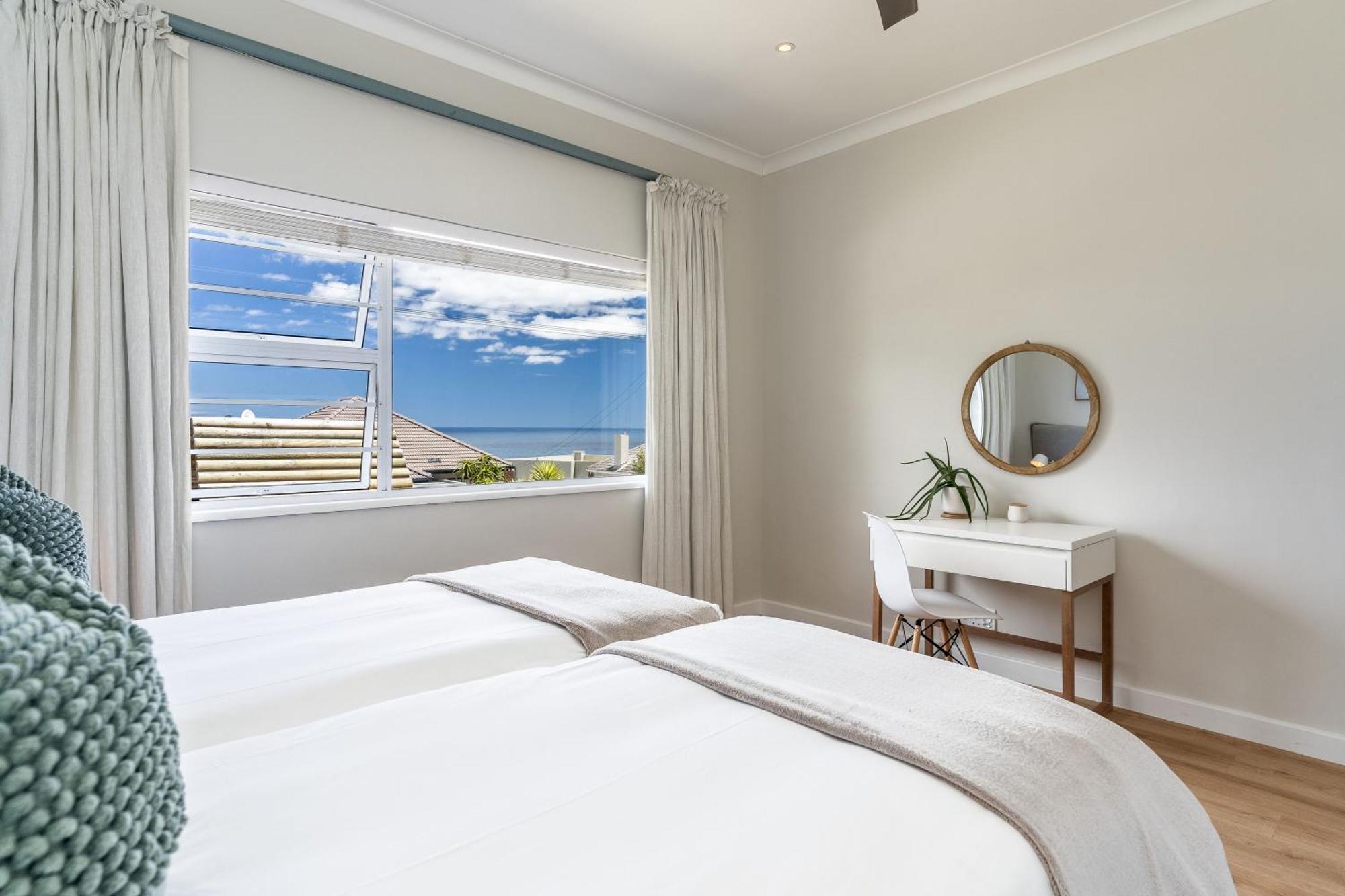 Camps Bay Deluxe - Luxury With Pool, Ocean & Mountain Views * Cape Town