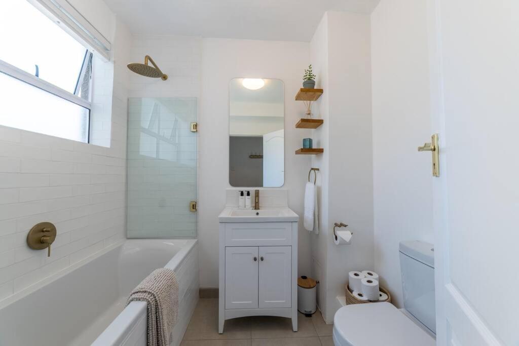 Greenpoint Emerald Apartment