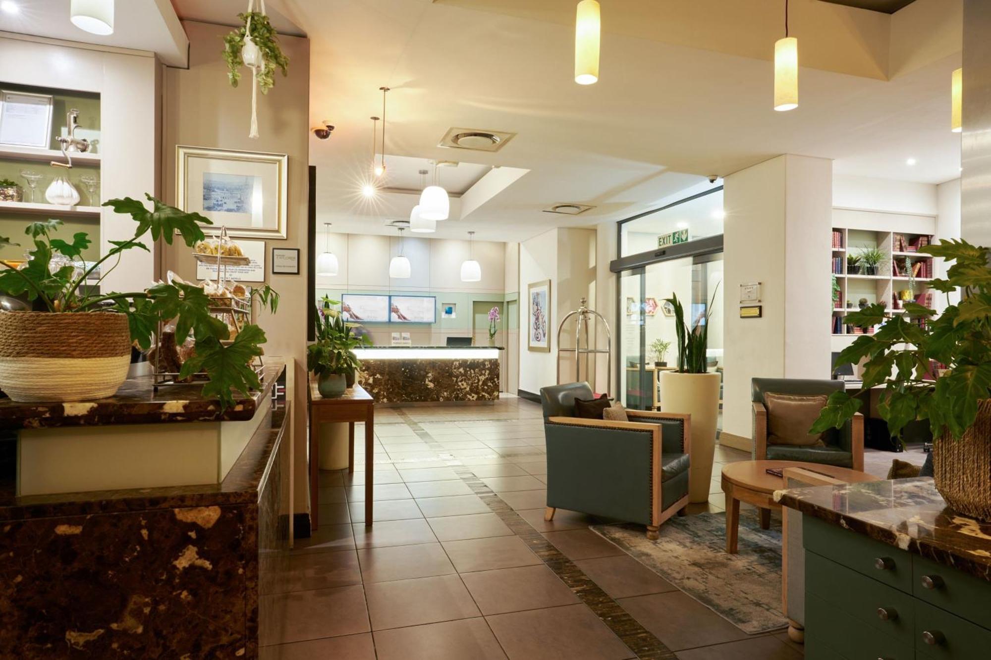 Protea By Marriott North Wharf Hotel 4*