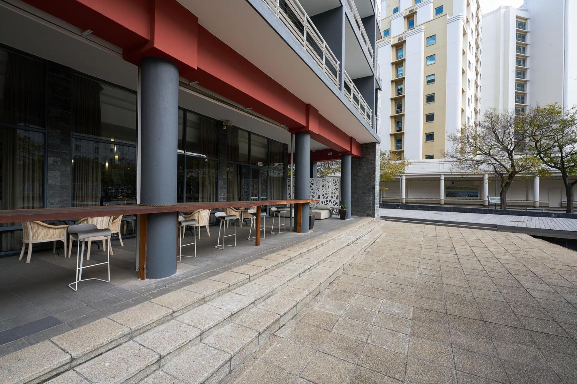 Protea By Marriott North Wharf 4*