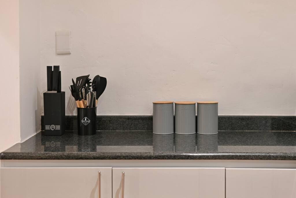 Luna - Luxurious 2 Bedroom City On Bree Street! Apartment *