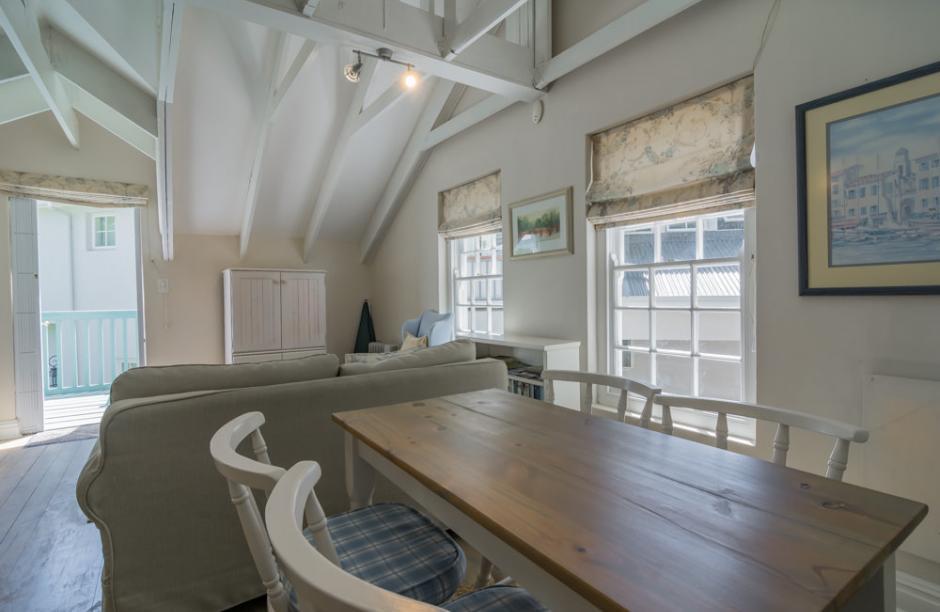 Constantia Cottage- Warblers Nest Guest house *
