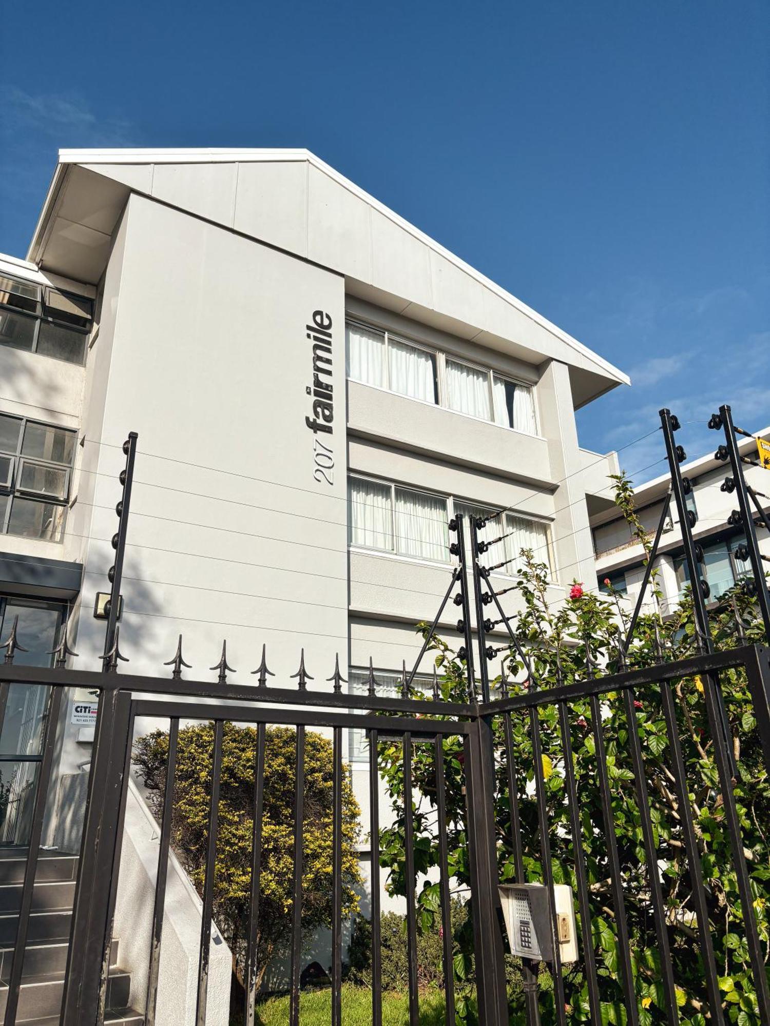 Cosy, Eclectic In Sea Point * Cape Town