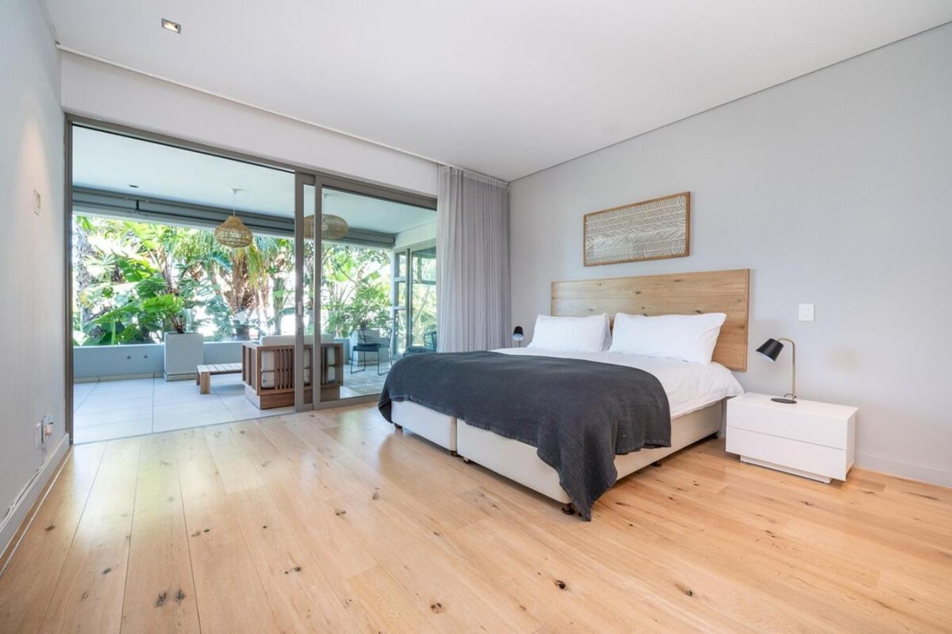 Amara Lincoln - 100m From Camps Bay Cape Town