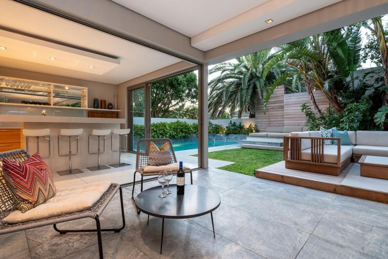 Amara Lincoln - 100m From Camps Bay * Cape Town