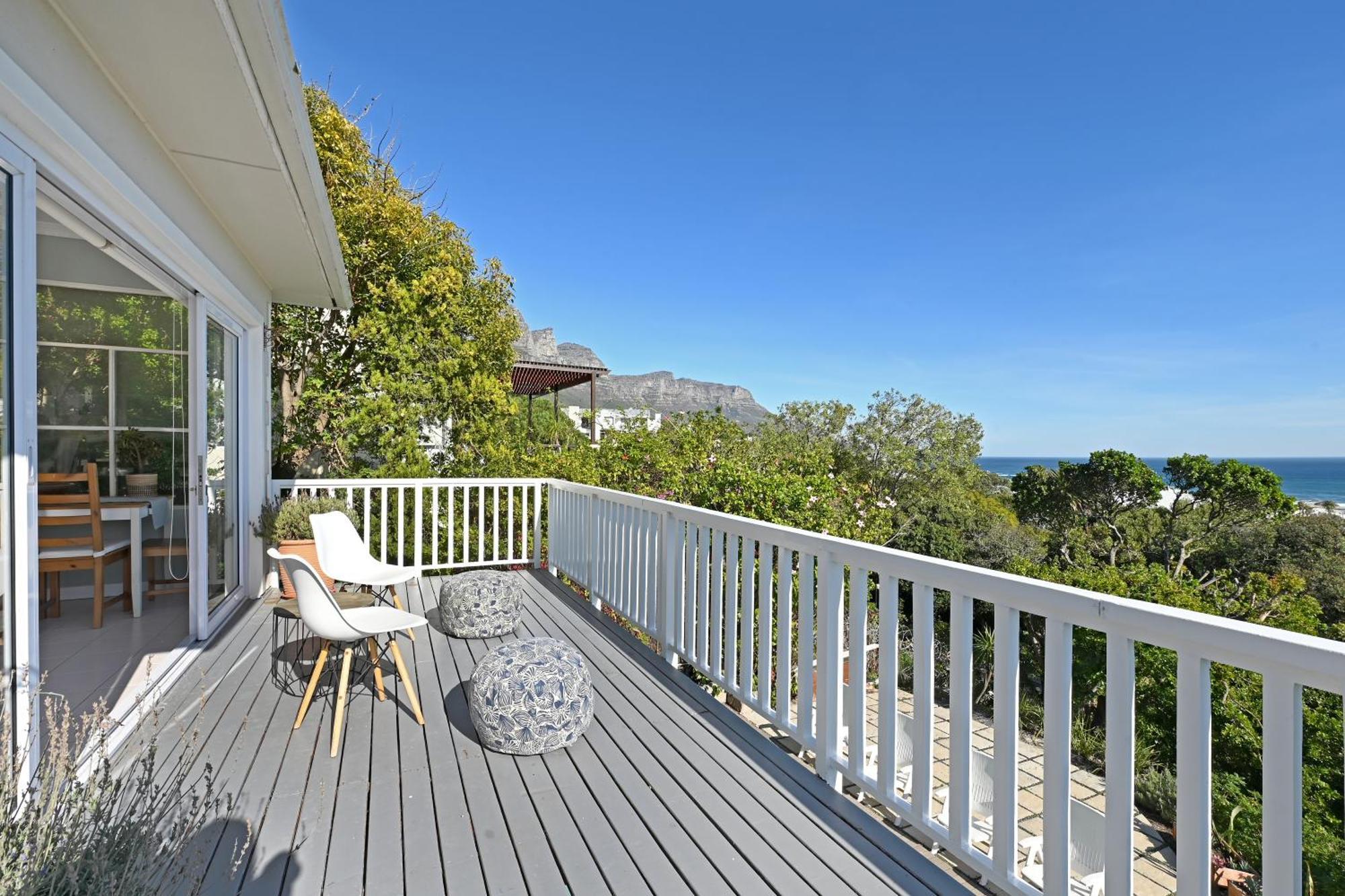 Perfect Location Walk To And Sea Views Cape Town