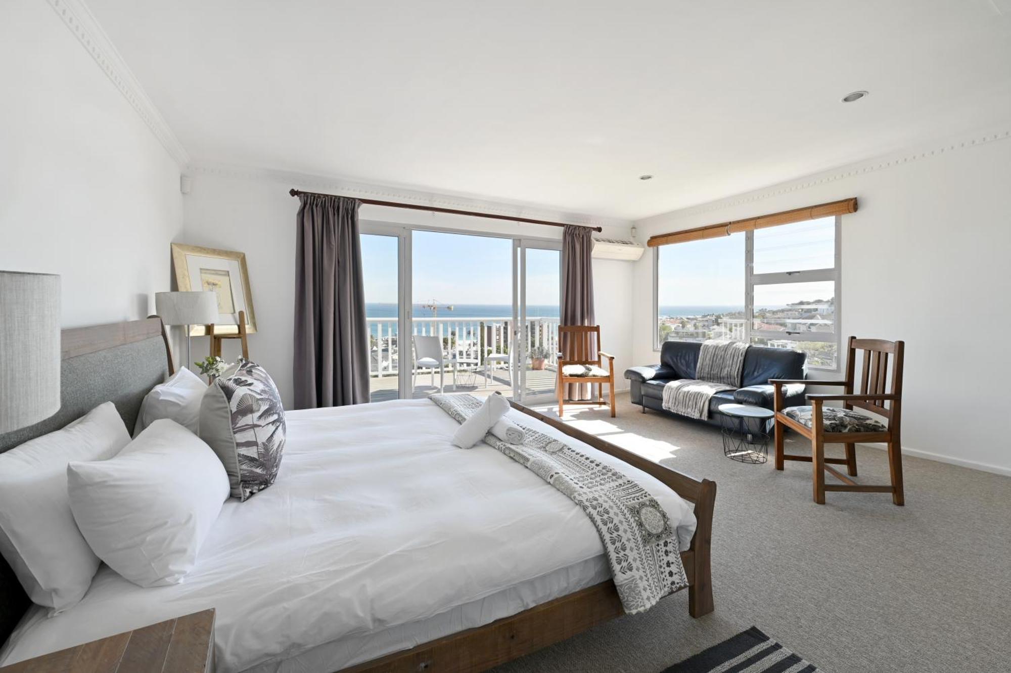 Perfect Location Walk To And Sea Views Cape Town