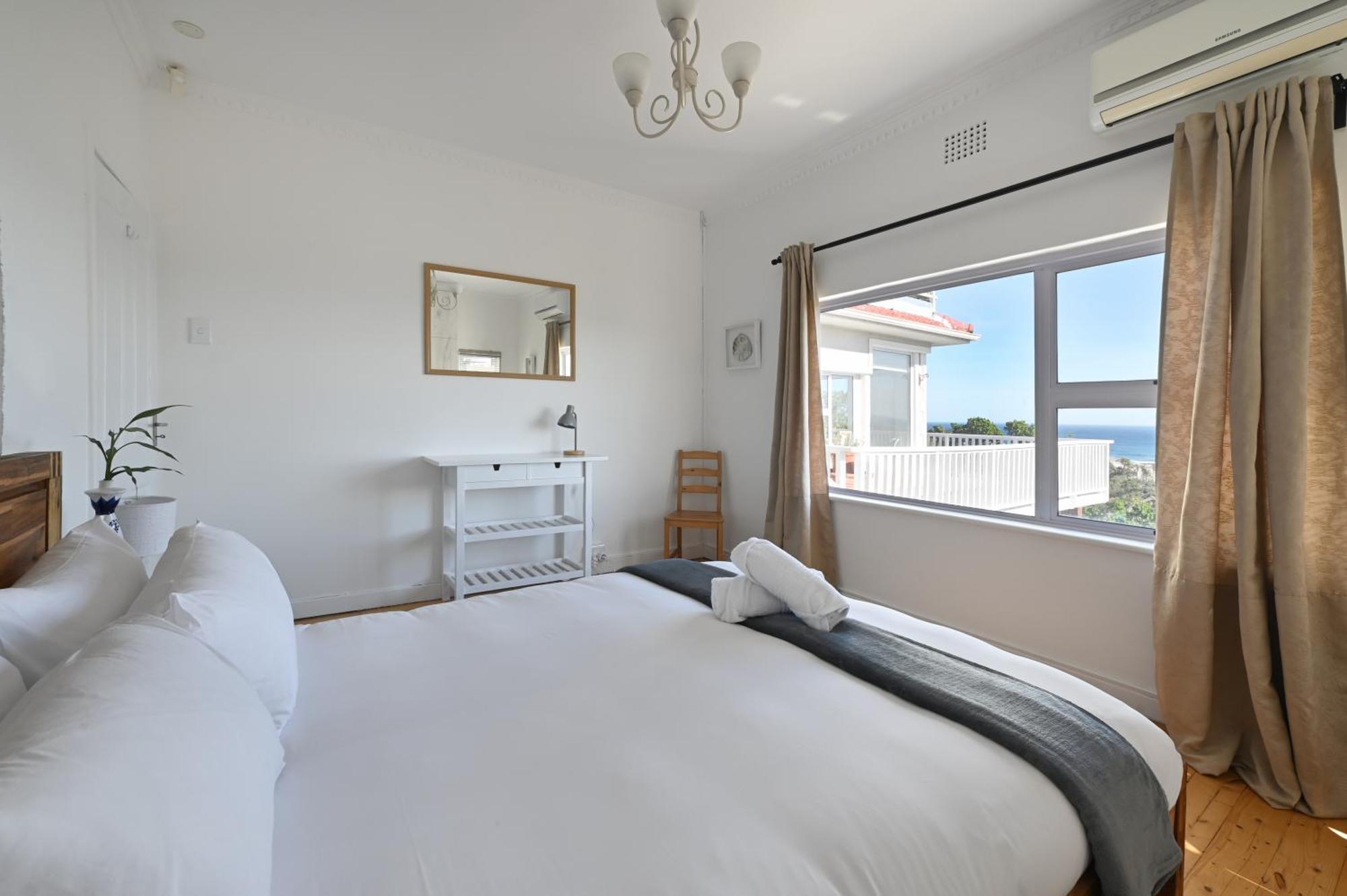 Holiday home Perfect Location Walk To And Sea Views *