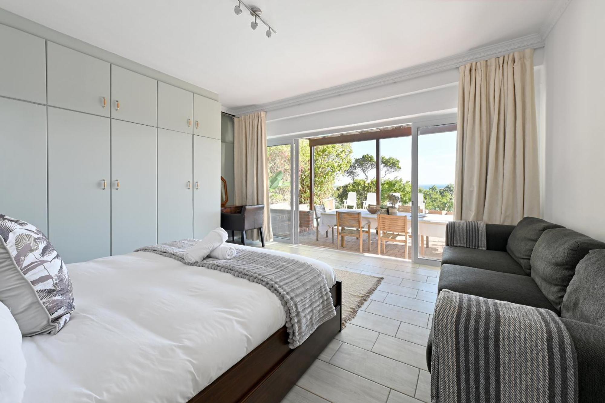 Perfect Location Walk To And Sea Views Holiday home Cape Town