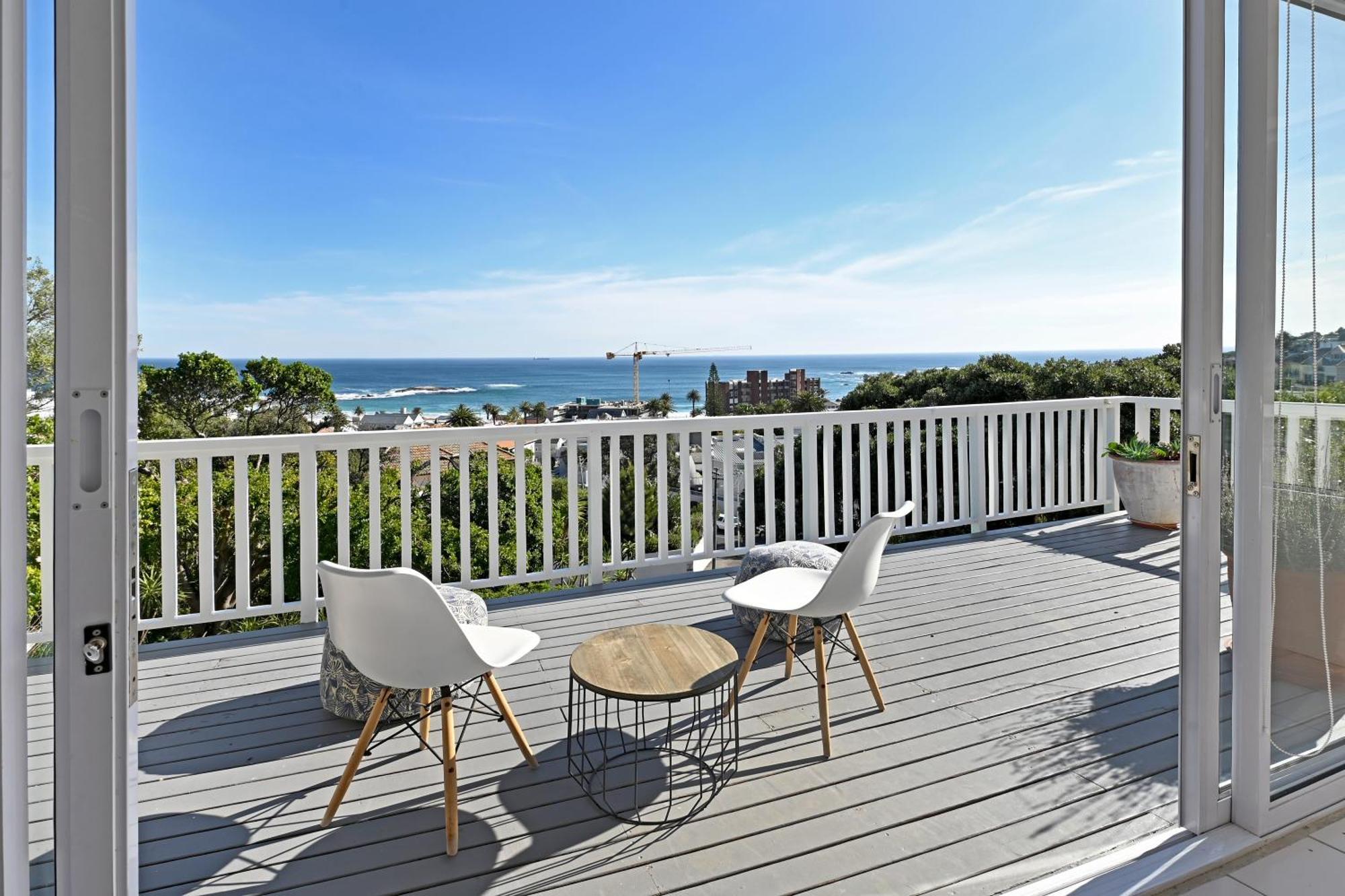 Perfect Location Walk To And Sea Views Holiday home *