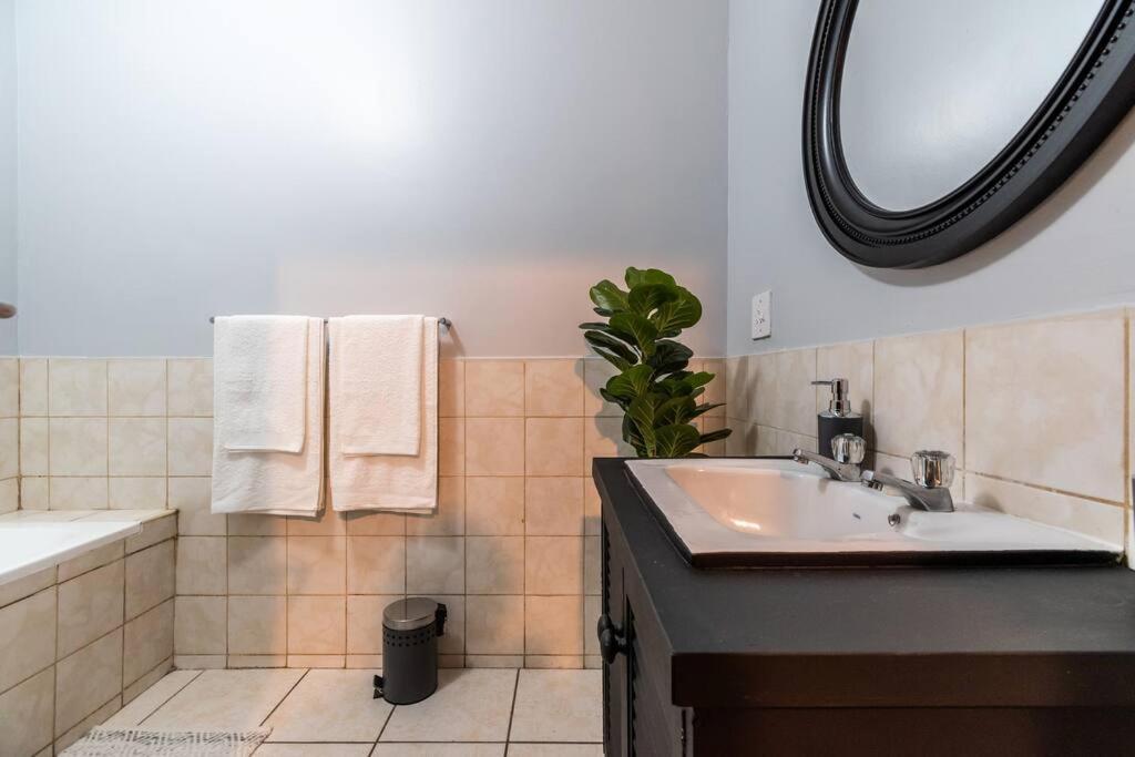Inner Gem With Pool, Gym And Parking * Cape Town