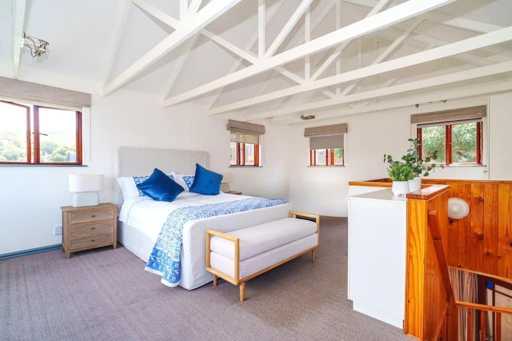 Stunning Glencairn Close To Holiday home
