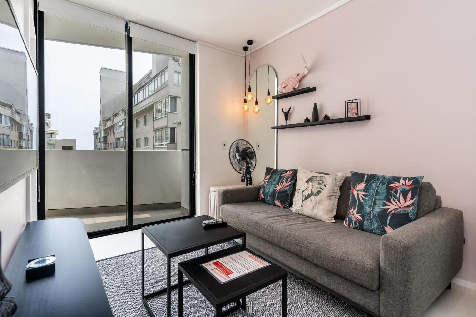 Flamingo 102 - One Bedroom Sea Point Apartment Cape Town