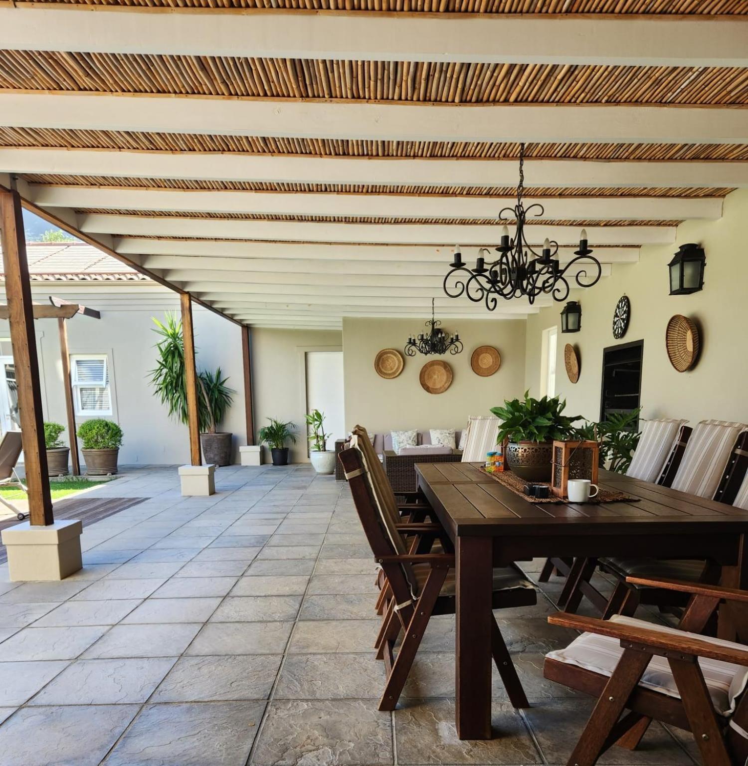 Villa Mountain View In Exclusive Security Estate, Hout Bay,