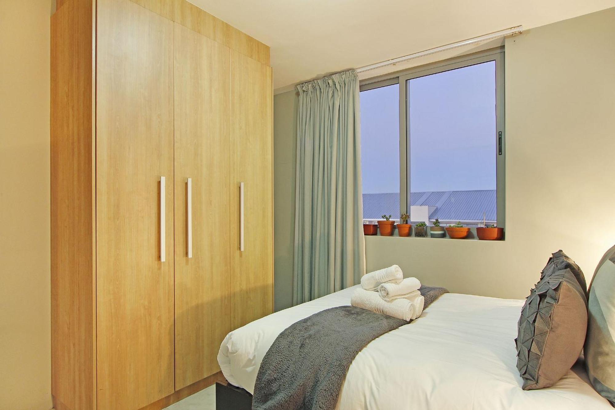 Infinity 404 By Host Agents * Cape Town