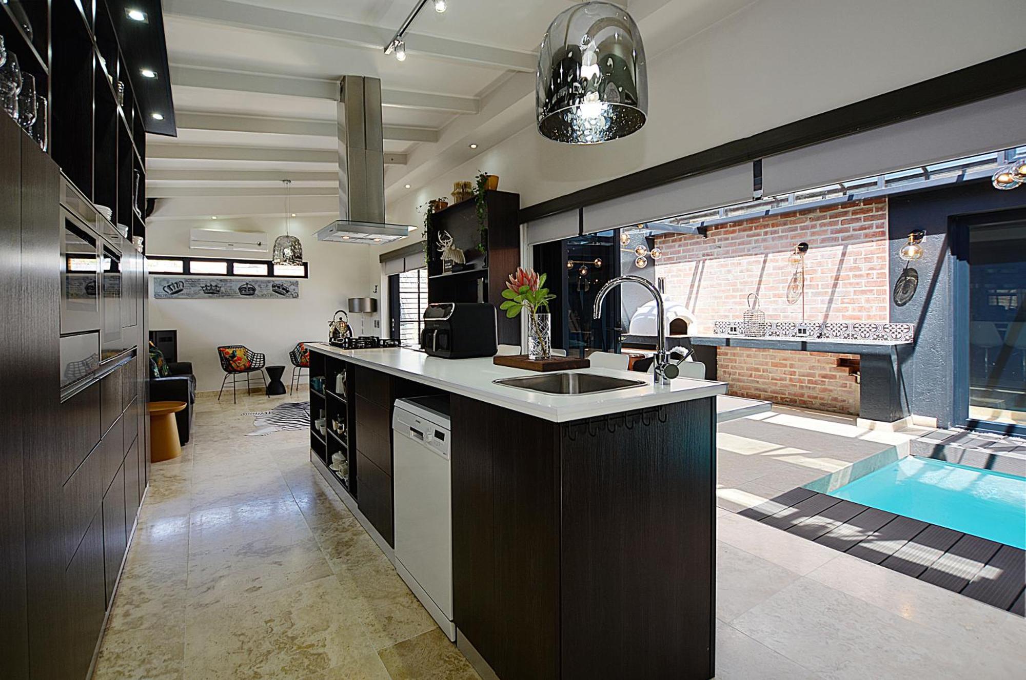 Apartment Crown Comfort - Affordable Luxury - Private Heated Pool & Hot Tub Under Roof *