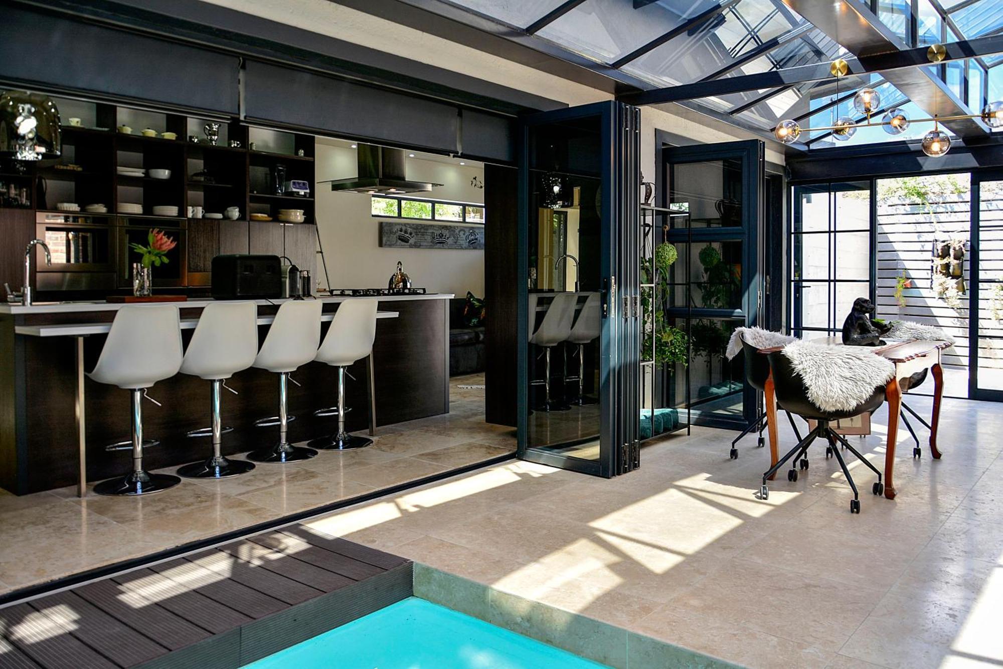 Crown Comfort - Affordable Luxury - Private Heated Pool & Hot Tub Under Roof Apartment *