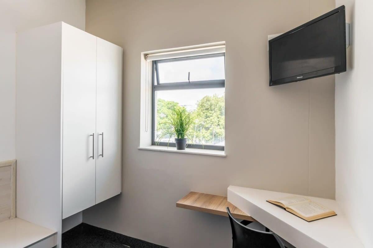 Metropole 2nd Floor With Shared Amenities Apartment *