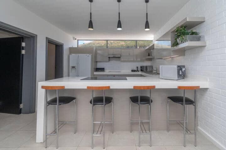 Metropole 2nd Floor With Shared Amenities * Cape Town