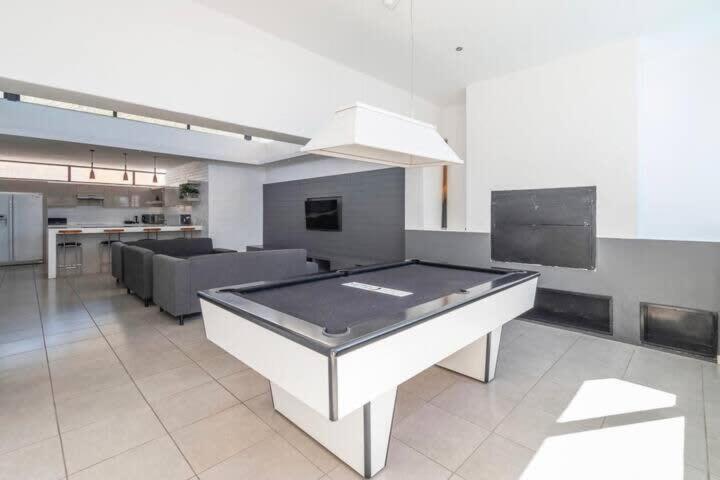 Metropole 2nd Floor With Shared Amenities Apartment Cape Town