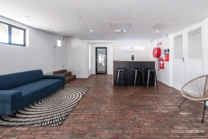 Apartment Metropole 2nd Floor With Shared Amenities *