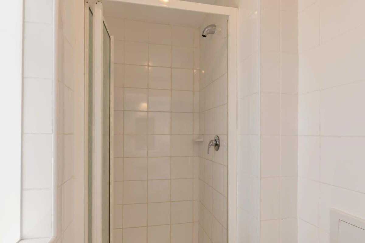 Metropole 2nd Floor With Shared Amenities *