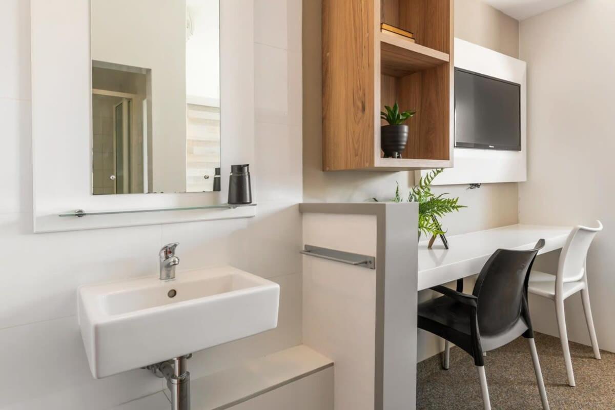 Metropole 2nd Floor With Shared Amenities Apartment Cape Town