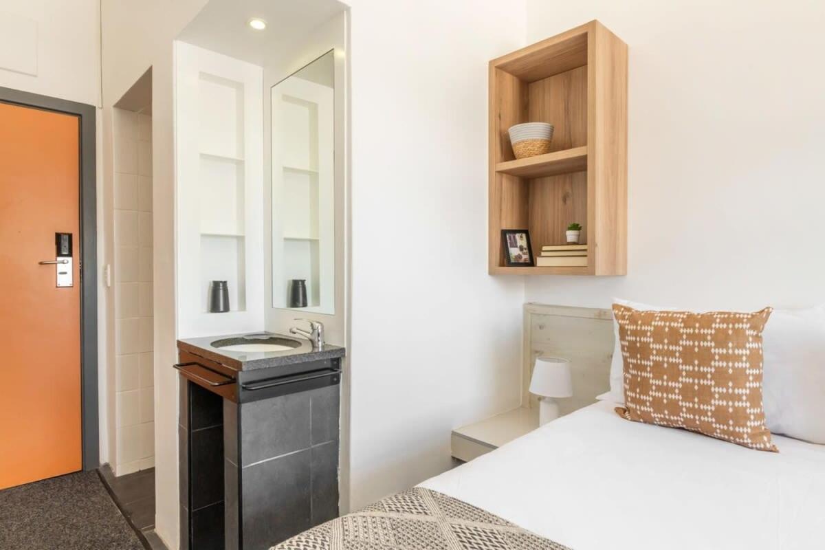 Apartment Metropole 2nd Floor With Shared Amenities Cape Town