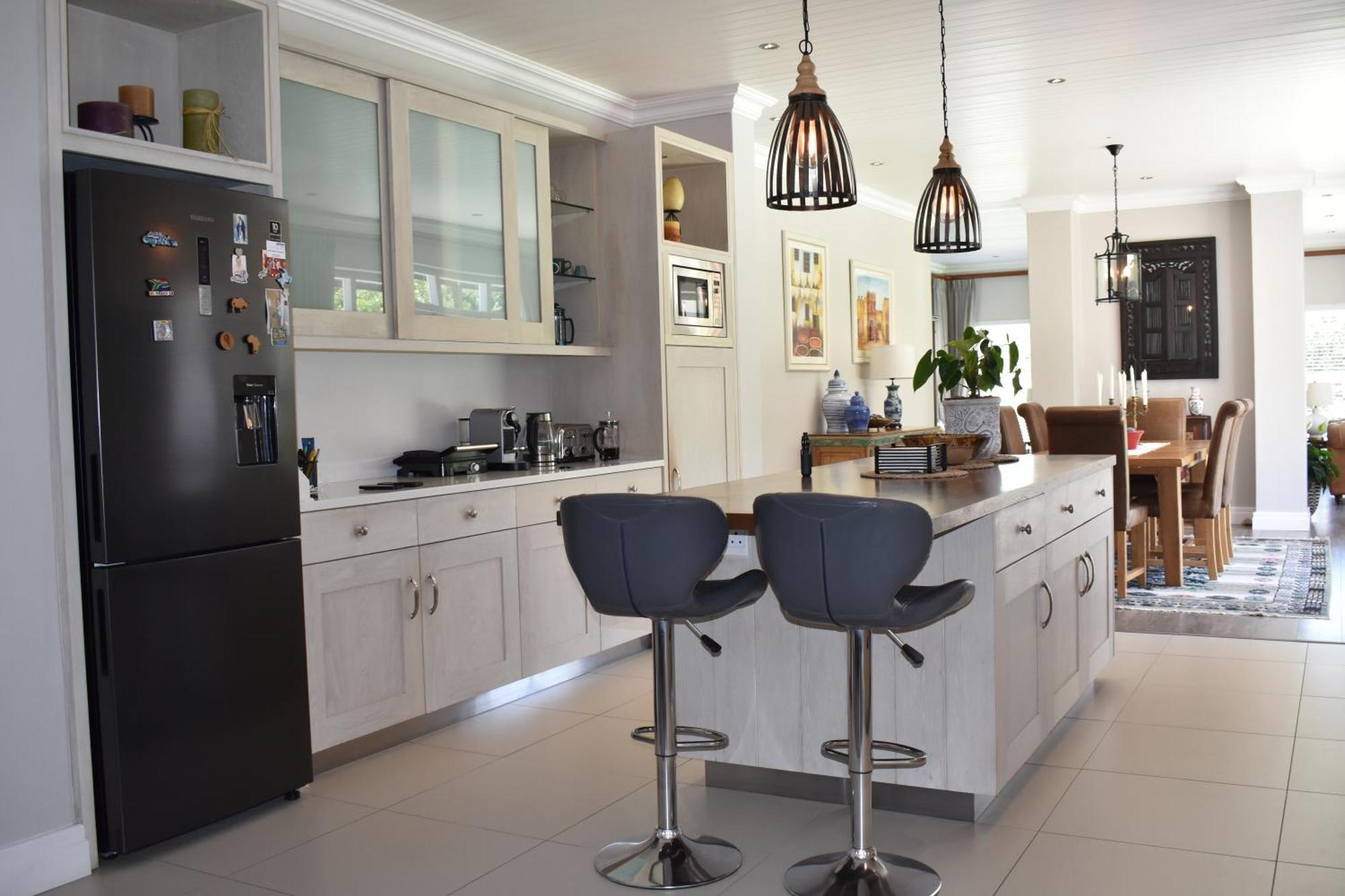 Villa Mountain View In Exclusive Security Estate, Hout Bay,