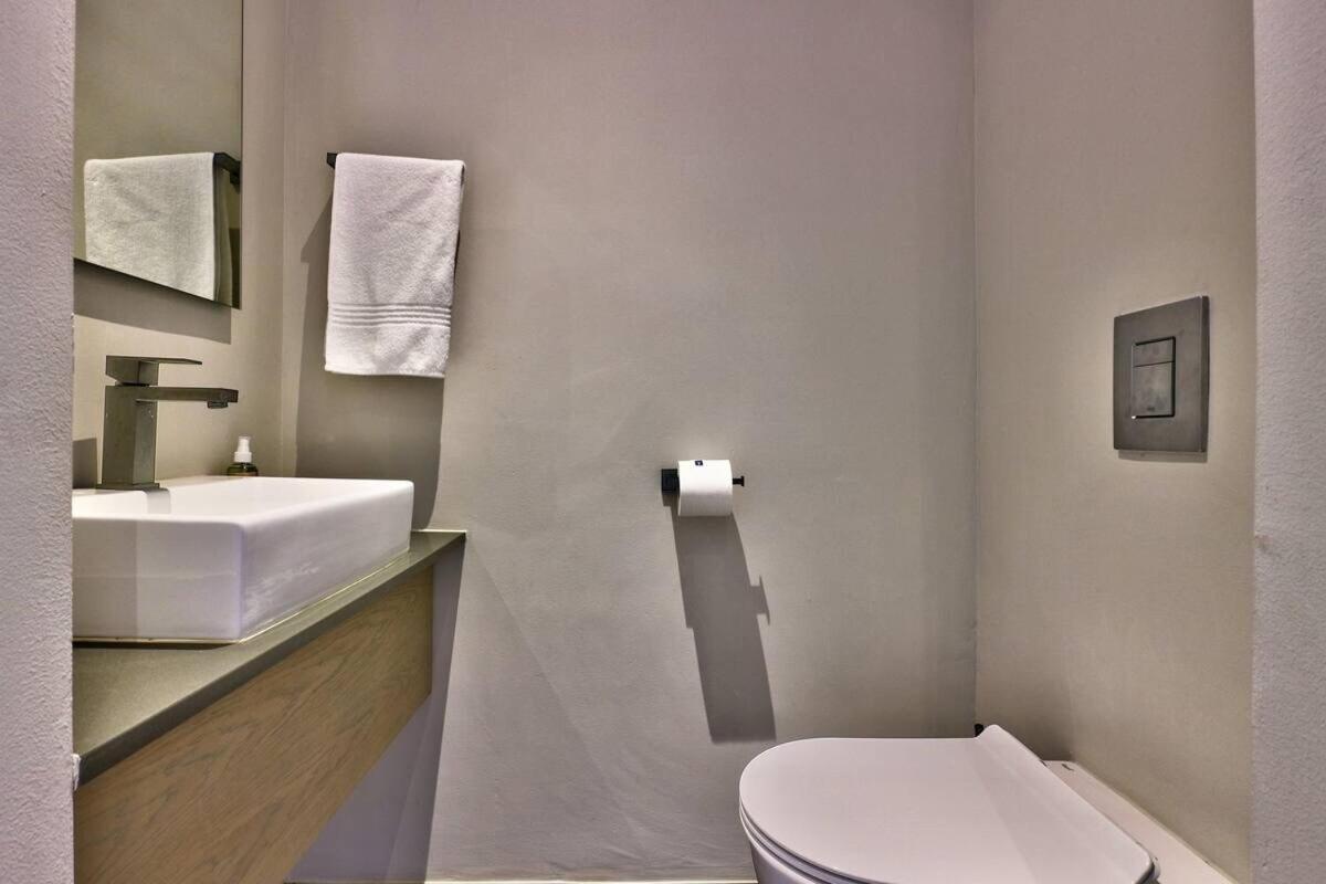 Luxury 2 Bedroom Apartment, Elements On Battery, Seapoint Apartment Cape Town