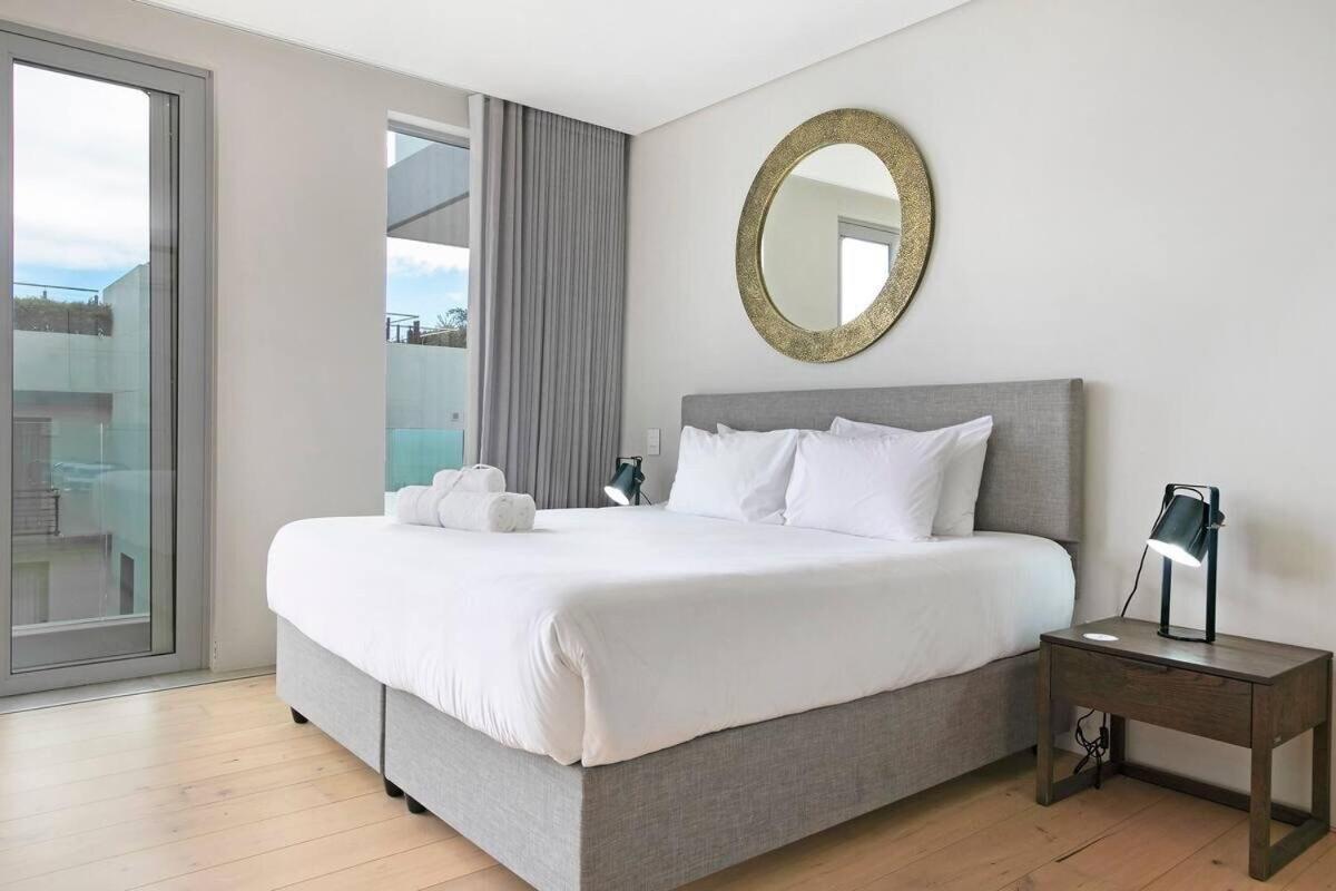 Apartment Luxury 2 Bedroom Apartment, Elements On Battery, Seapoint