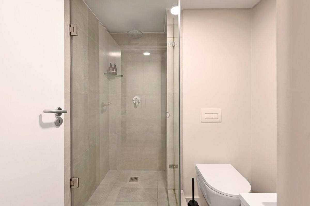 Halo - Sleek Urban At The Tokyo Apartment