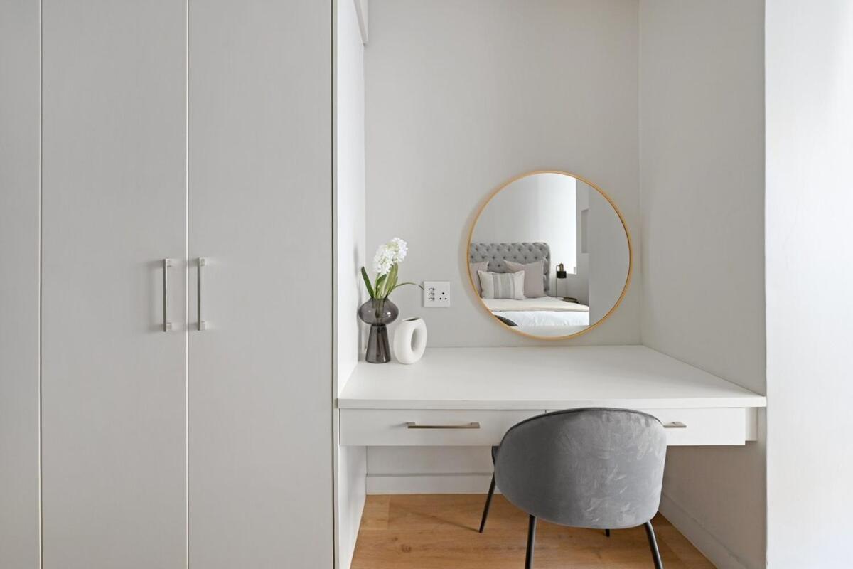 Apartment Halo - Sleek Urban At The Tokyo
