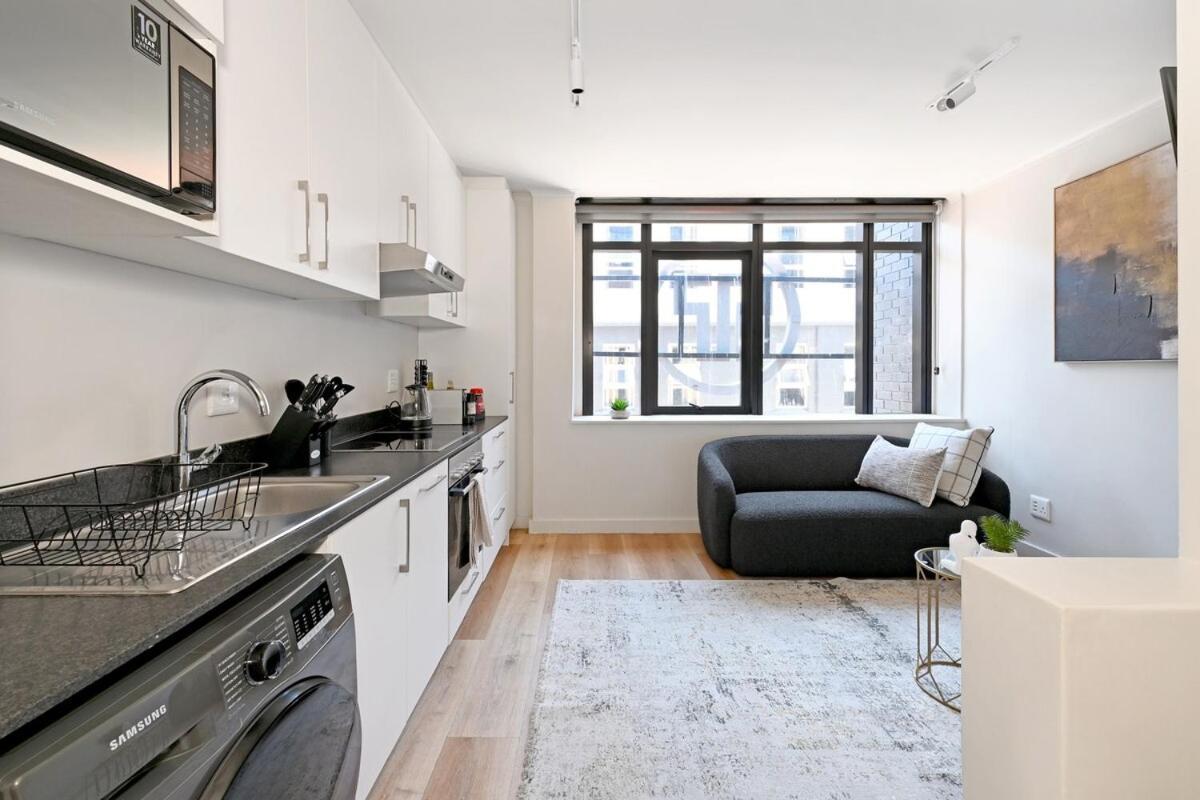 Halo - Sleek Urban At The Tokyo Apartment *