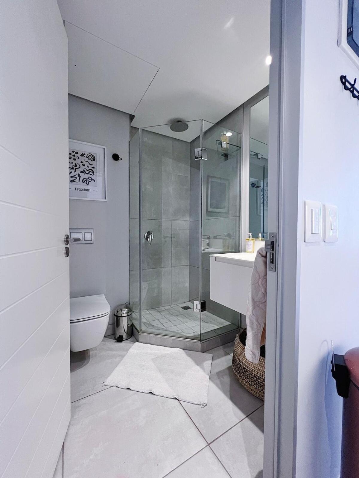 Stylish Cbd With Mountain Views & Free Parking Apartment *