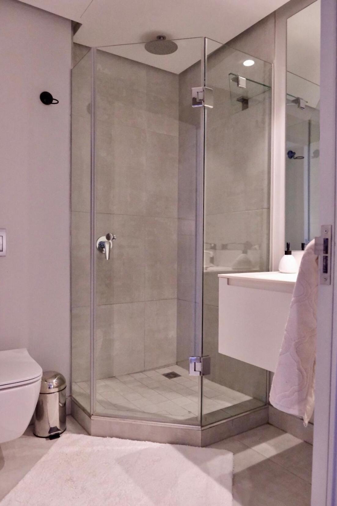 Stylish Cbd With Mountain Views & Free Parking Apartment