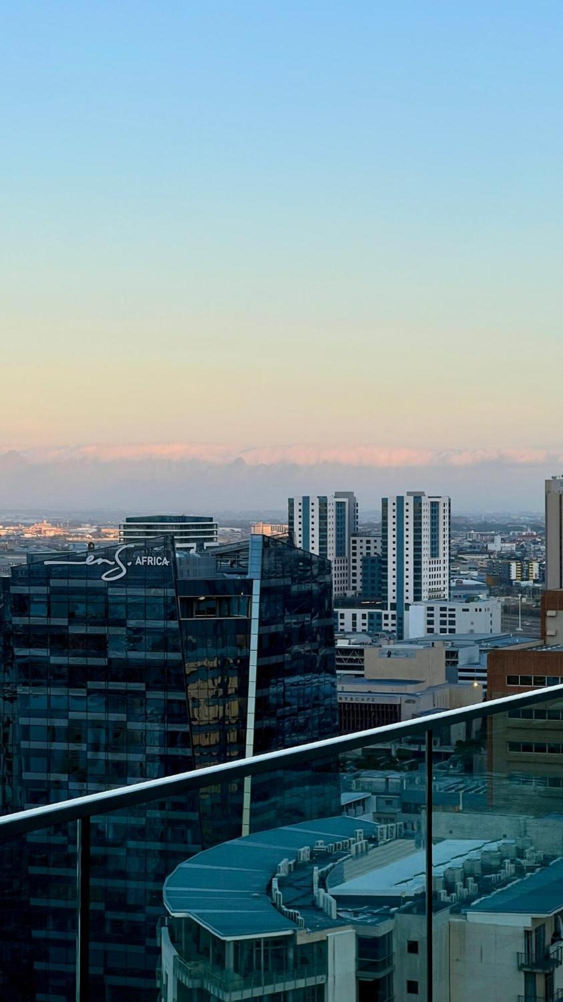Stylish Cbd With Mountain Views & Free Parking Cape Town