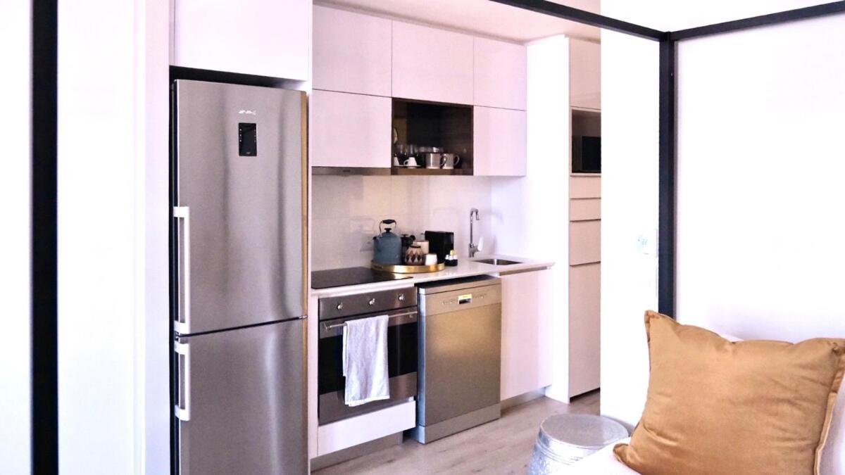 Apartment Stylish Cbd With Mountain Views & Free Parking *