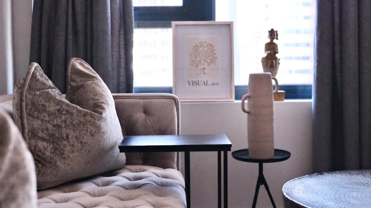 Apartment Stylish Cbd With Mountain Views & Free Parking