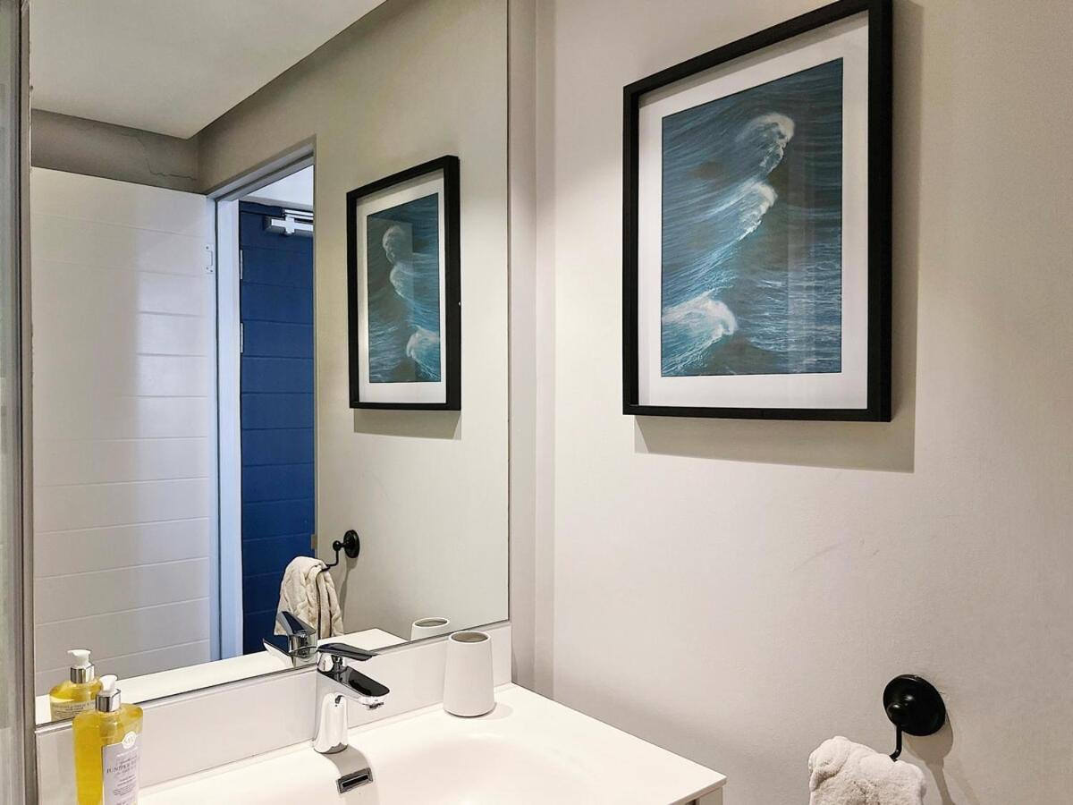 Apartment Stylish Cbd With Mountain Views & Free Parking *
