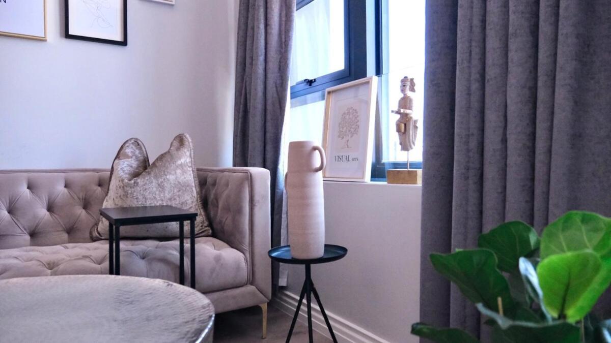 Stylish Cbd With Mountain Views & Free Parking Apartment