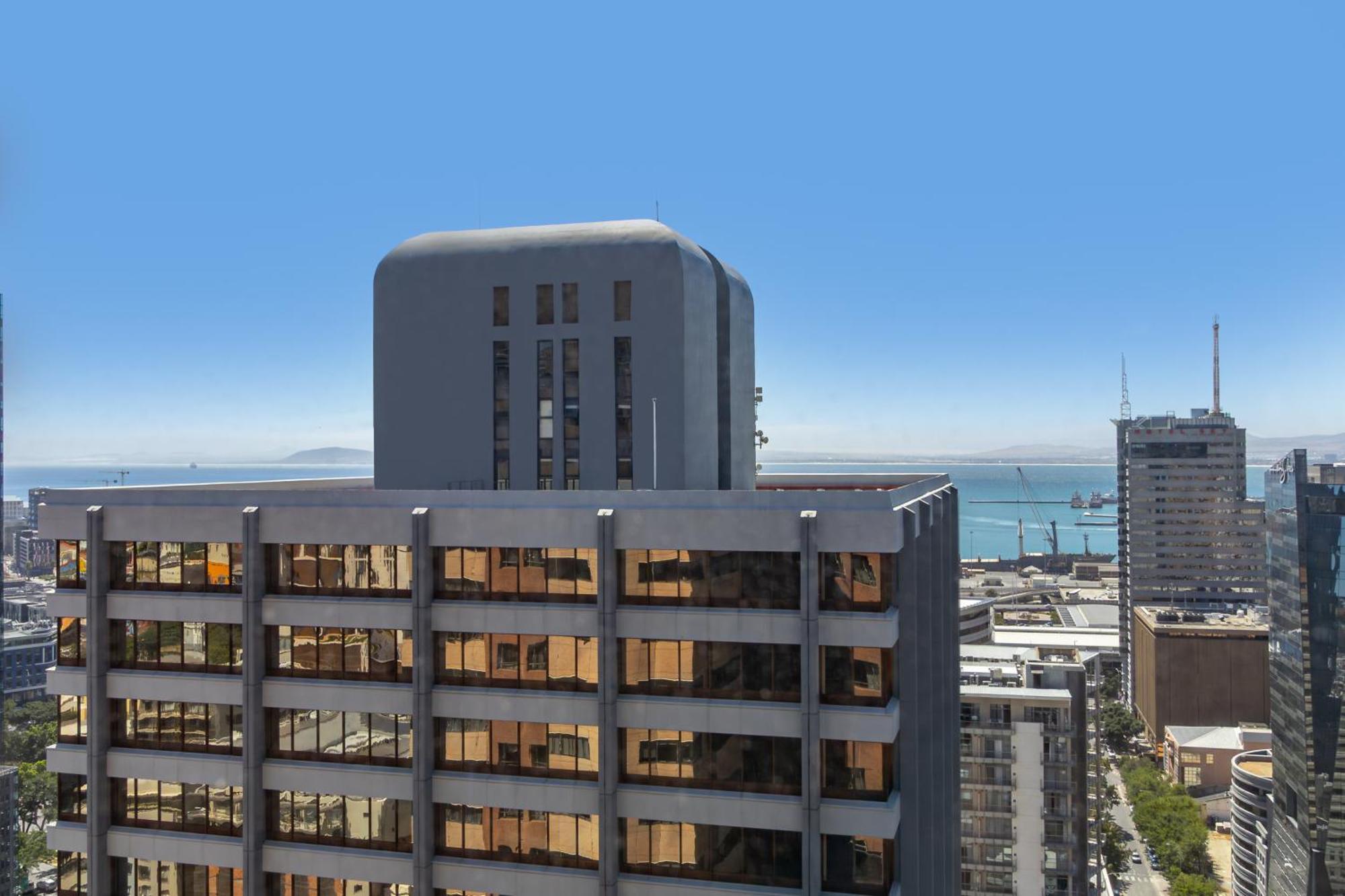 Apartment Views 2 Bedroom *